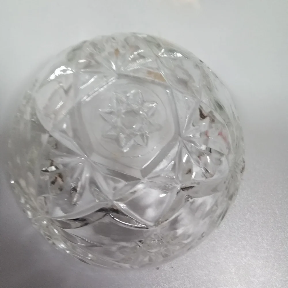 Vintage Clear Cut Glass Starburst Floral Bowl Scalloped Rim 5.5 Inch Candy Dish‎
